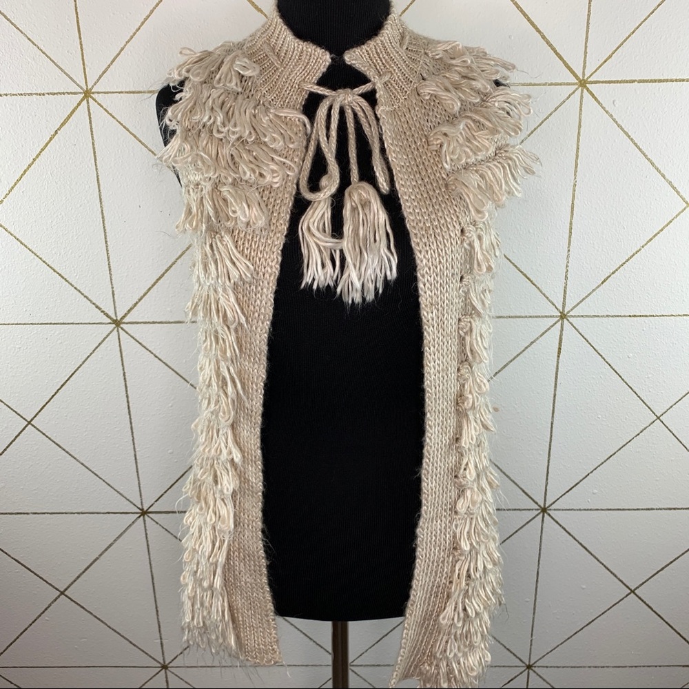 Akualani ‘Cat Loop’ Wool Blend Sweater Vest Small